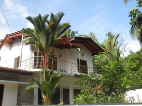  Jungle Holiday Home  Hikkaduwa